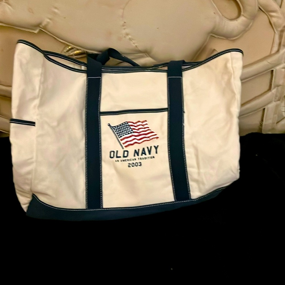 Women oversized bags/tote bags.  Old Navy cream& navy blue, small flag, 4 pocket